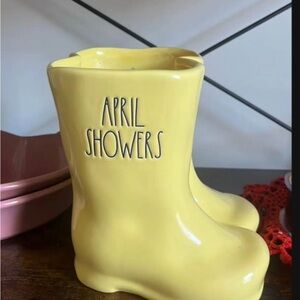 Yellow April Showers Boot candle